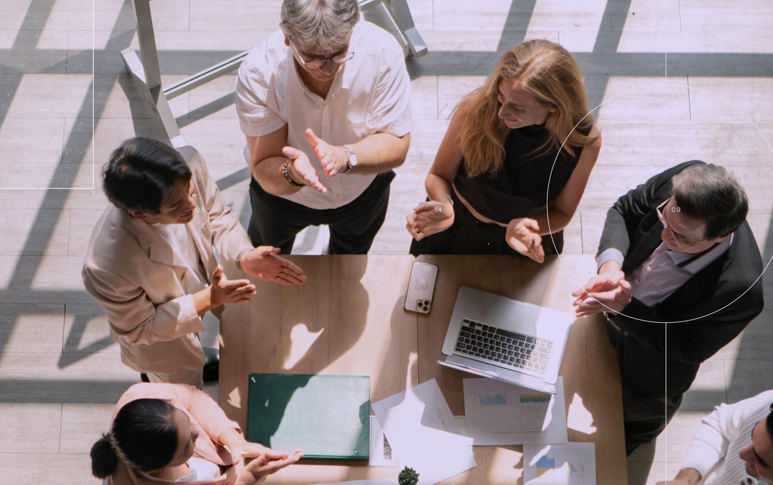 O-15-image-card-grid-industries-brand-image-group-meeting.webp