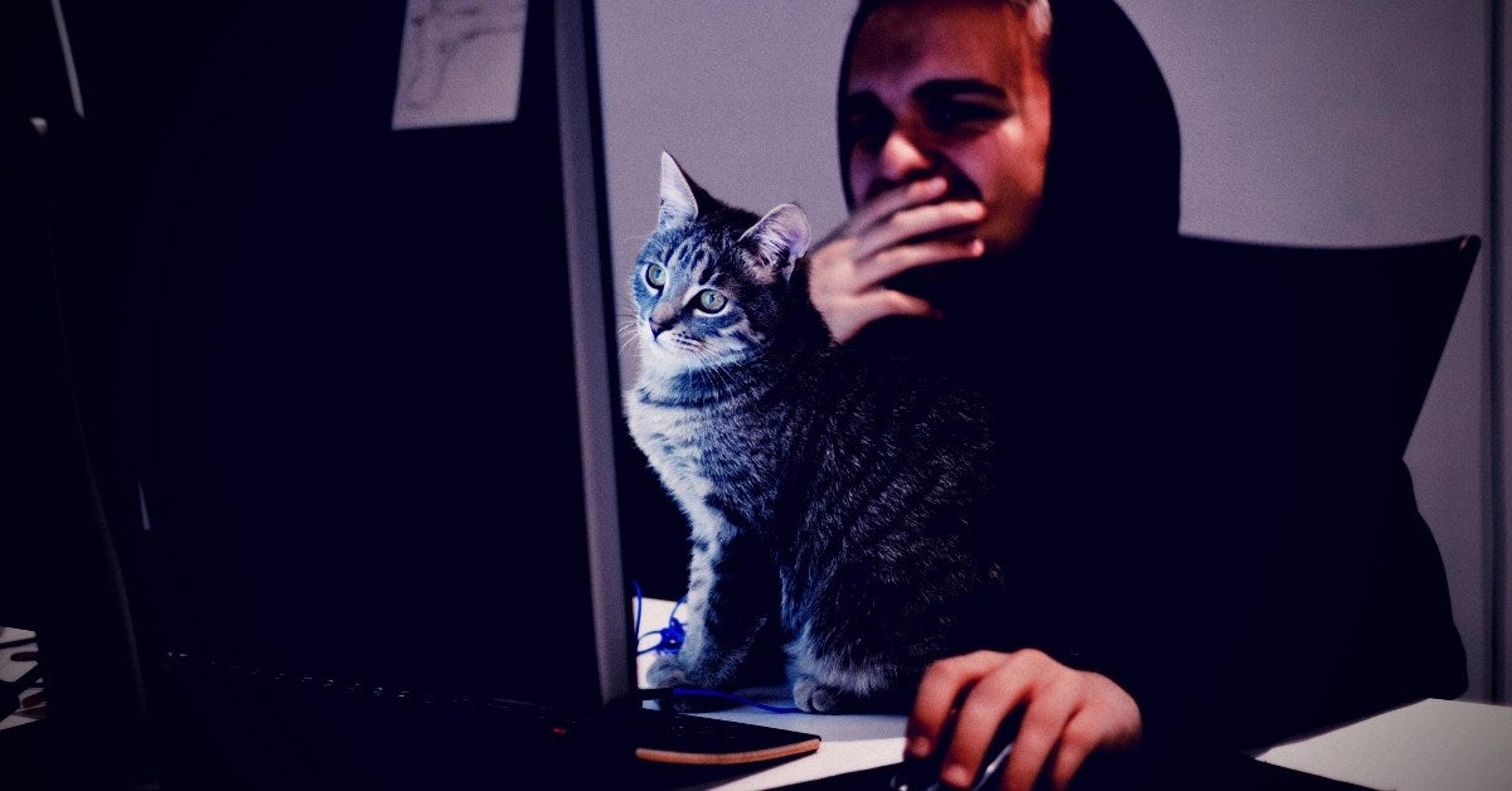 Enterprise-Employees-_-11-Things-You-Should-Never-Do-at-Work-or-Home-1