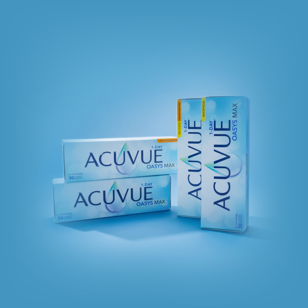 Rodina ACUVUE® OASYS MAX 1-Day - produktová fotografie na modrém pozadí Rodina ACUVUE® OASYS MAX 1-Day - produktová fotografie na modrém pozadí