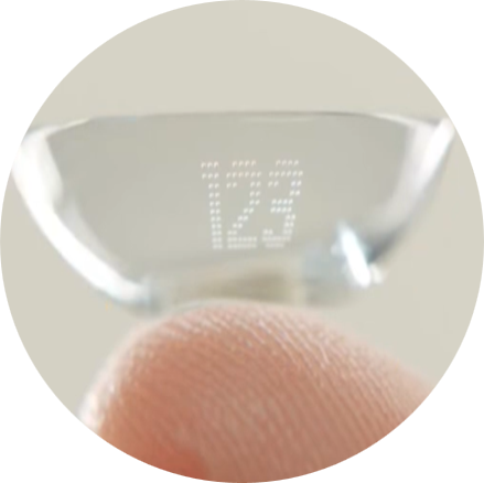 how-to-put-in-contacts-step3 三、取出鏡片並辨別正反面