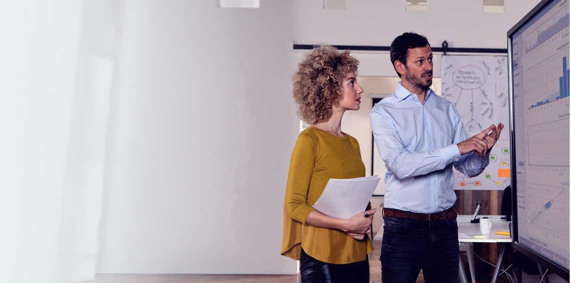 a sales leader coaching his frontline sales manager using skills built in richardson's coaching the coach training program