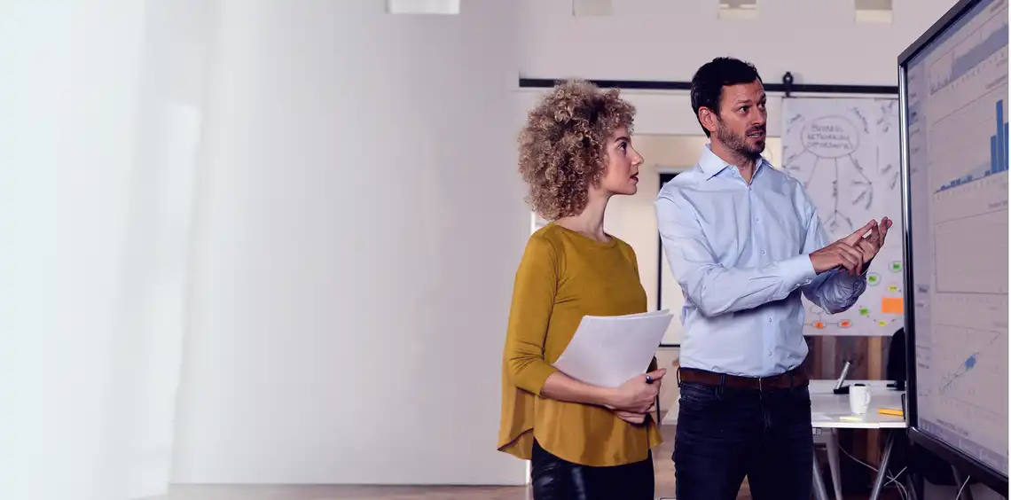 a sales leader coaching his frontline sales manager using skills built in richardson's coaching the coach training program