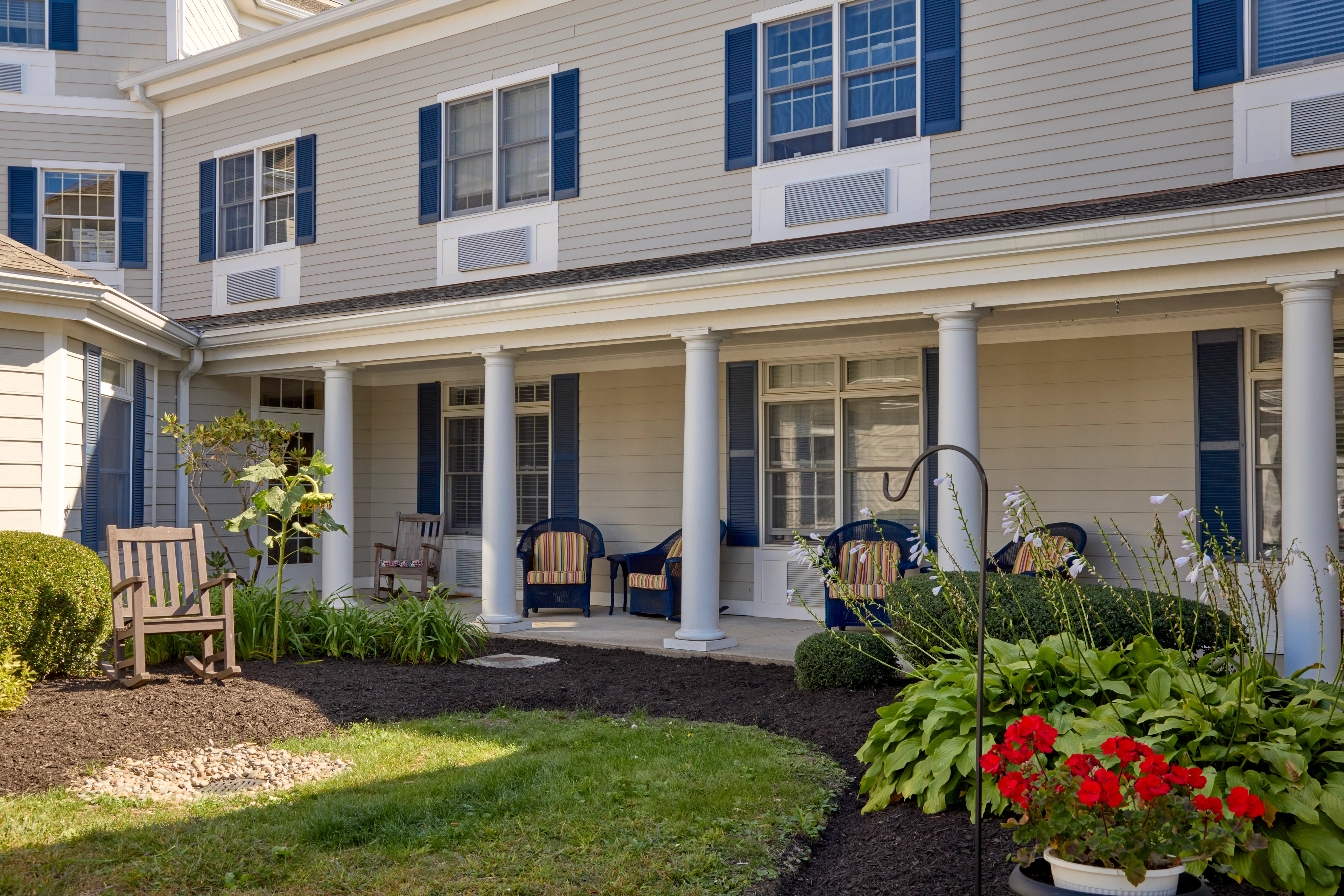 Courtyard view of Monarch Southbury