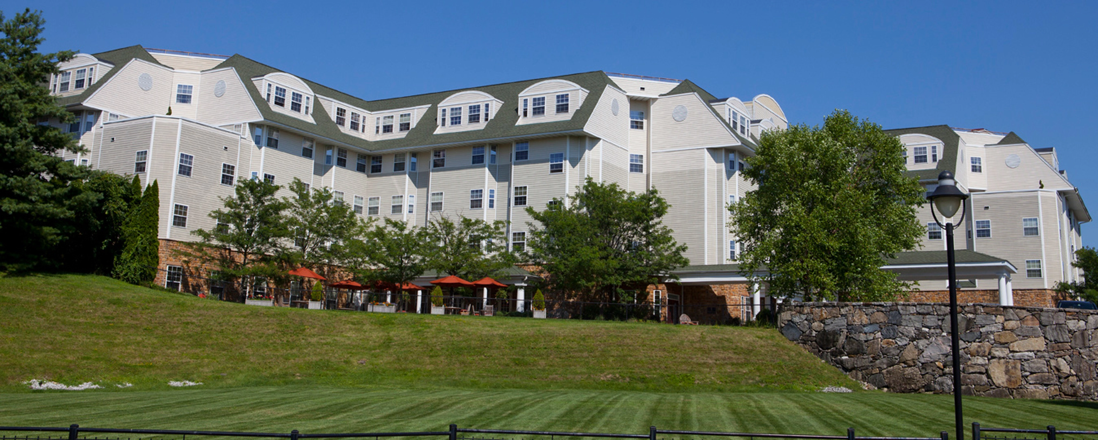 Exterior photo of The Fountains at RiverVue