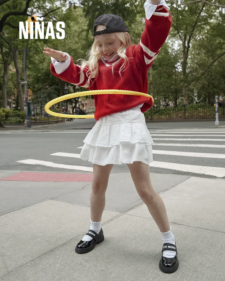 Estilos de Otoño para Niñas de Steve Madden: zapatos y estilos en tendencia para que tu pequeña luzca increíble esta temporada.