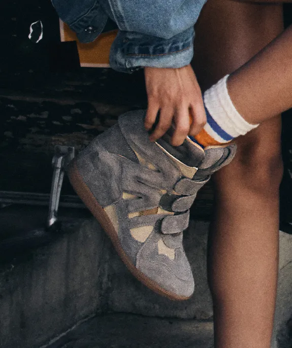MOBILE_Sneakers.jpg