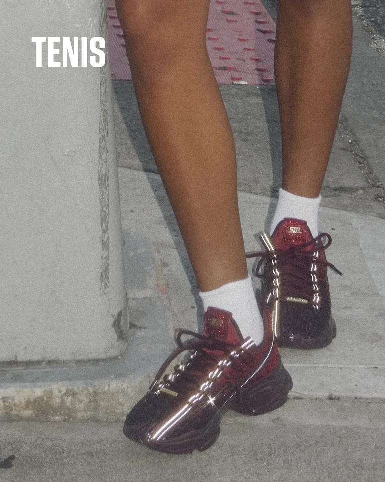 Tenis Steve Madden Fall 2026: siluetas modernas y estilos urbanos que combinan comodidad y actitud para llevar tus looks al siguiente nivel.