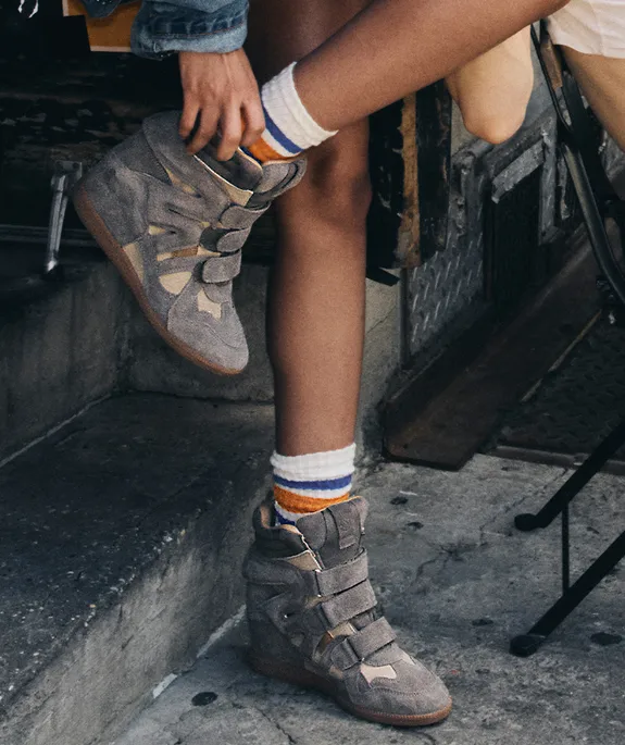 MOBILE_Sneakers.jpg