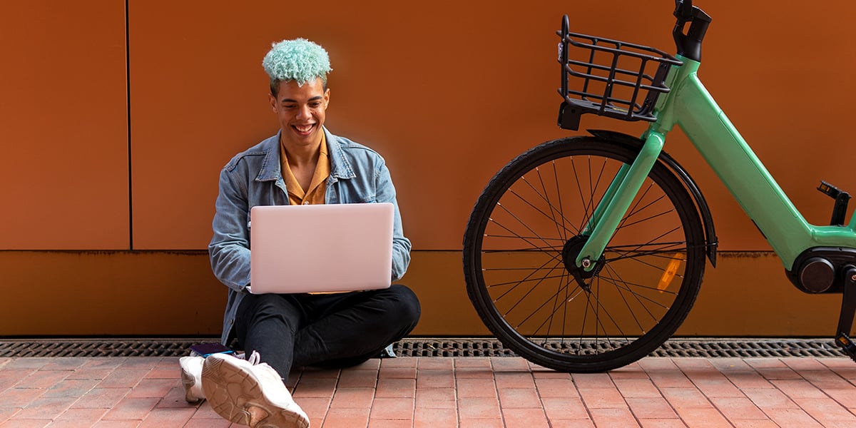 How Does the Office of the Future Support Employees in a Hybrid Work Model?