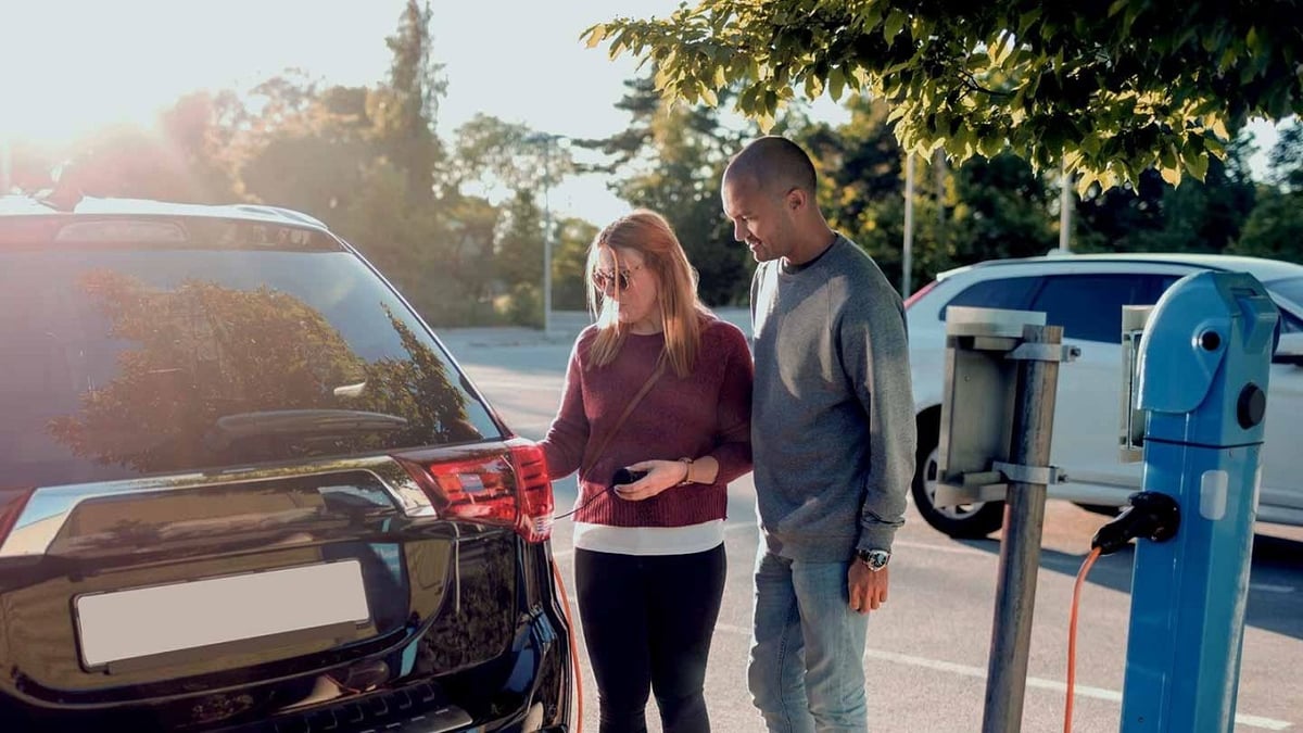 Beyond Tesla: Electric Cars Shift Into the Fast Lane