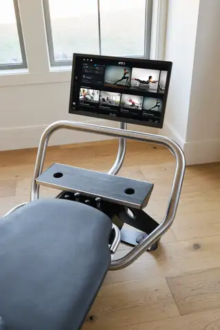 Pilates workouts on the reformer screen