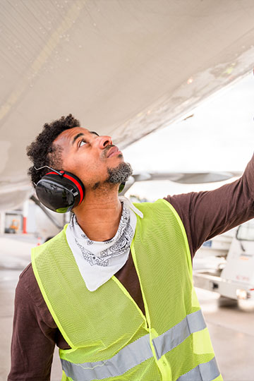 airline-maintenance-crew-360x540.jpg