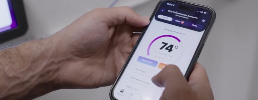 Mobile phone displaying the Runwise application dashboard