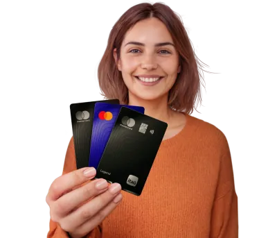 Mujer con Tarjetas de Crédito Itaú