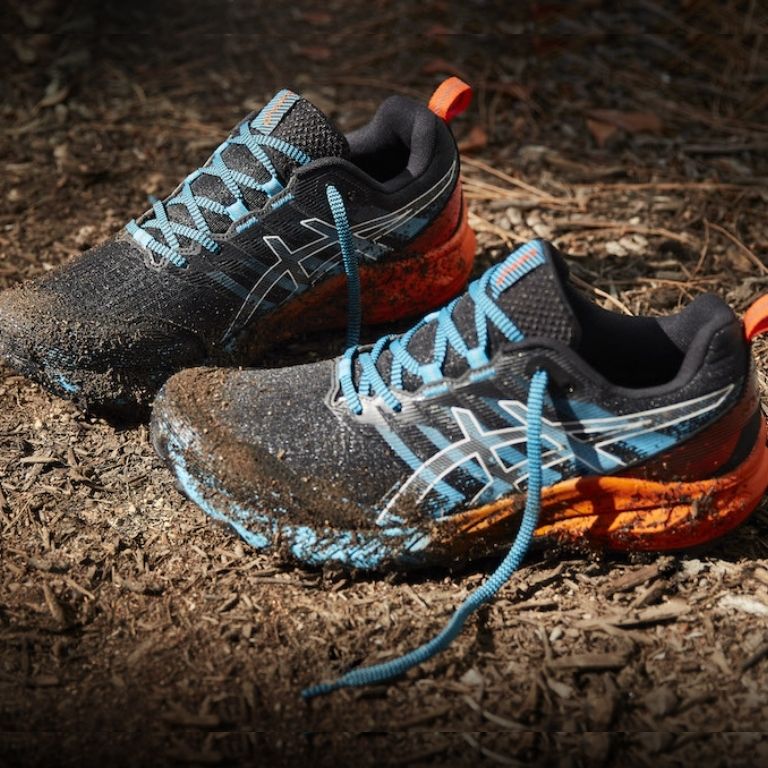 washing dirty running shoes