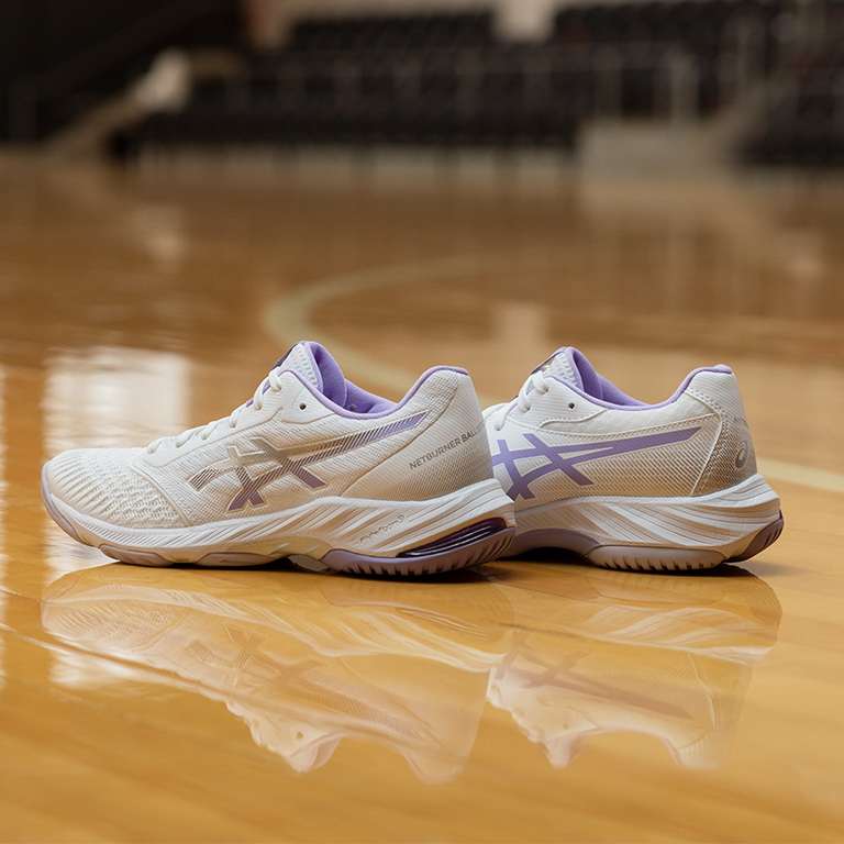 How to choose indoor sports shoes.