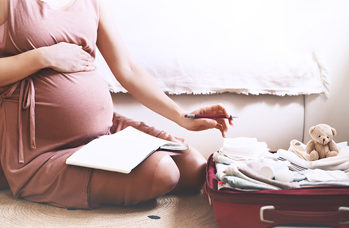 Pregnant_woman_preparing_for_delivery.jpg