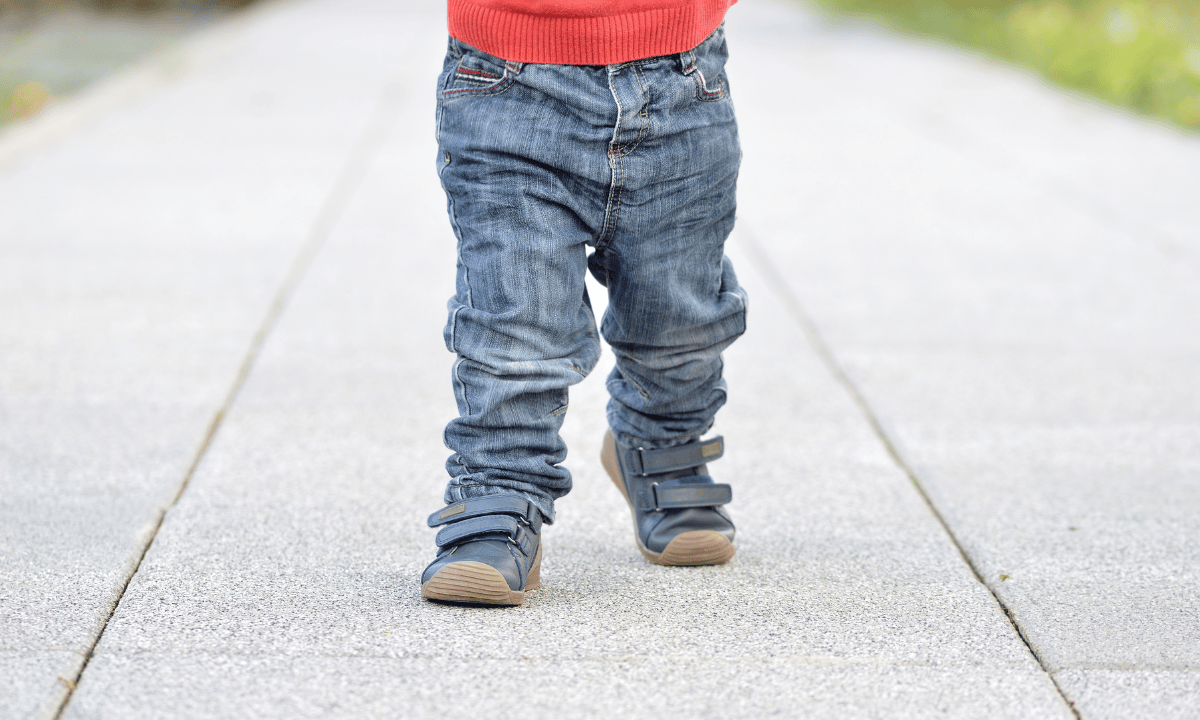 illustration of lower limb alignment in children