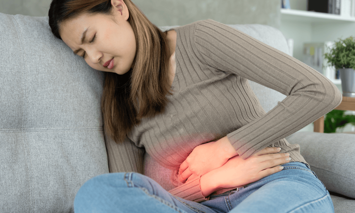 a-woman-has-right-side-stomach-pain