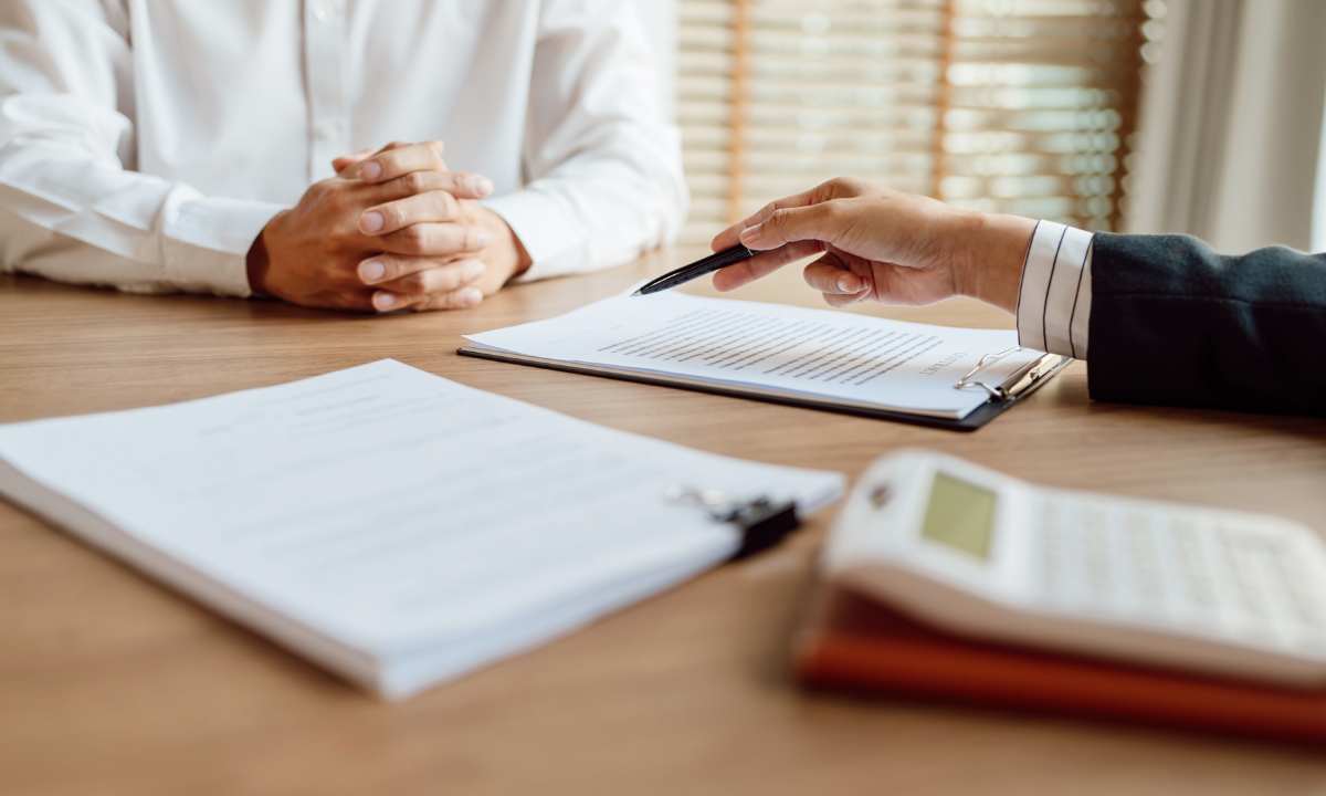 Image of private insurance agent explaining IUI coverage