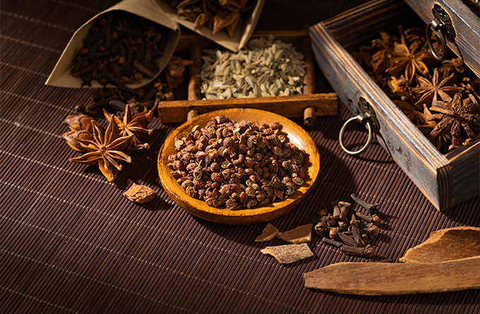 Traditional_chinese_medicine_herbal_medications.jpg