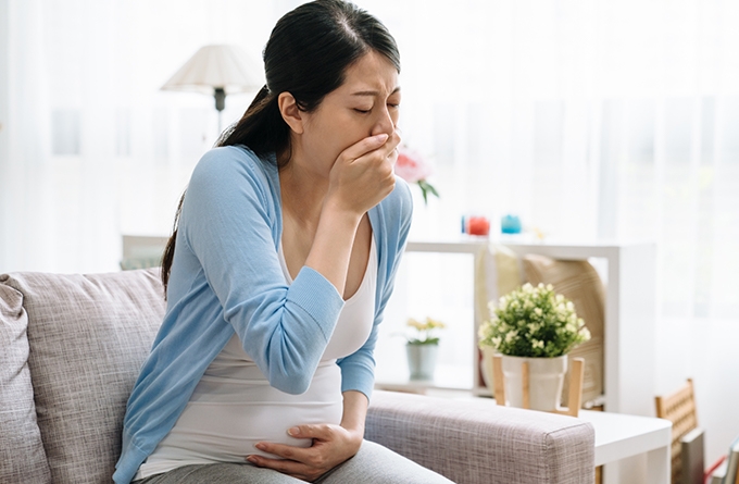 Pregnant_woman_experiencing_morning_sickness.jpg