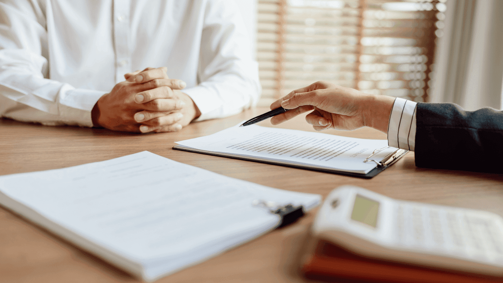 blog-image_insurance_insurance-agen-with-patient.png