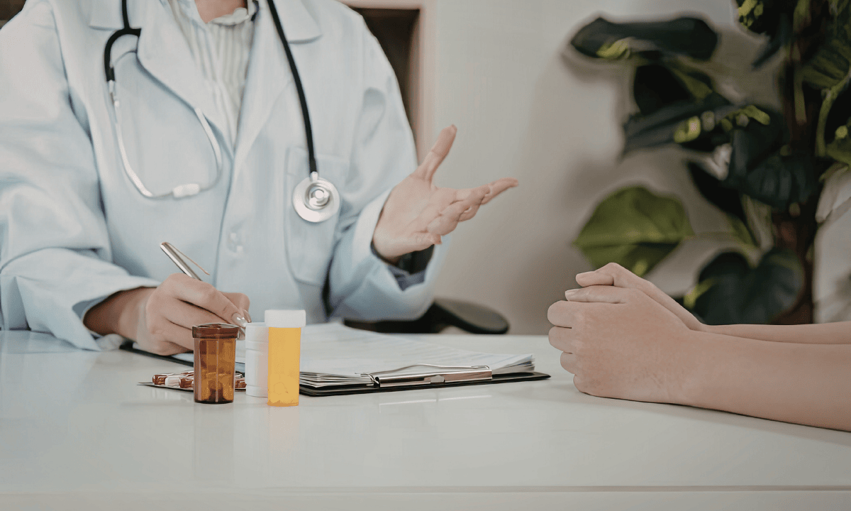 image of obgyn consulting female patients for symptoms after hysteroscopy