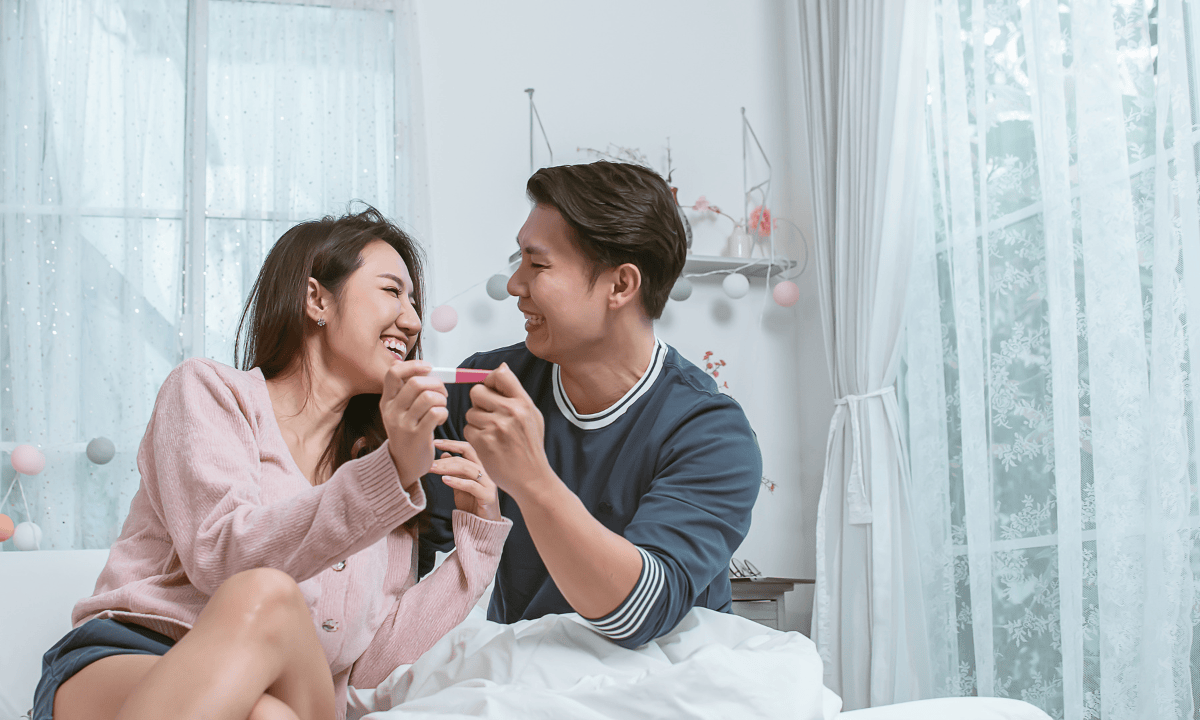 Couple with pregnancy test result