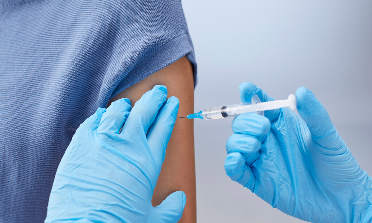 Image of doctor performing a vaccination