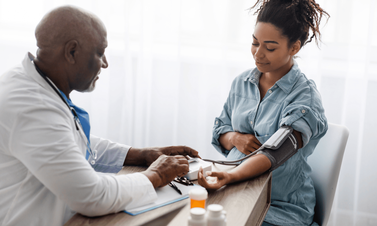 blog-image_obgyn_doctor-blood-pressure.png