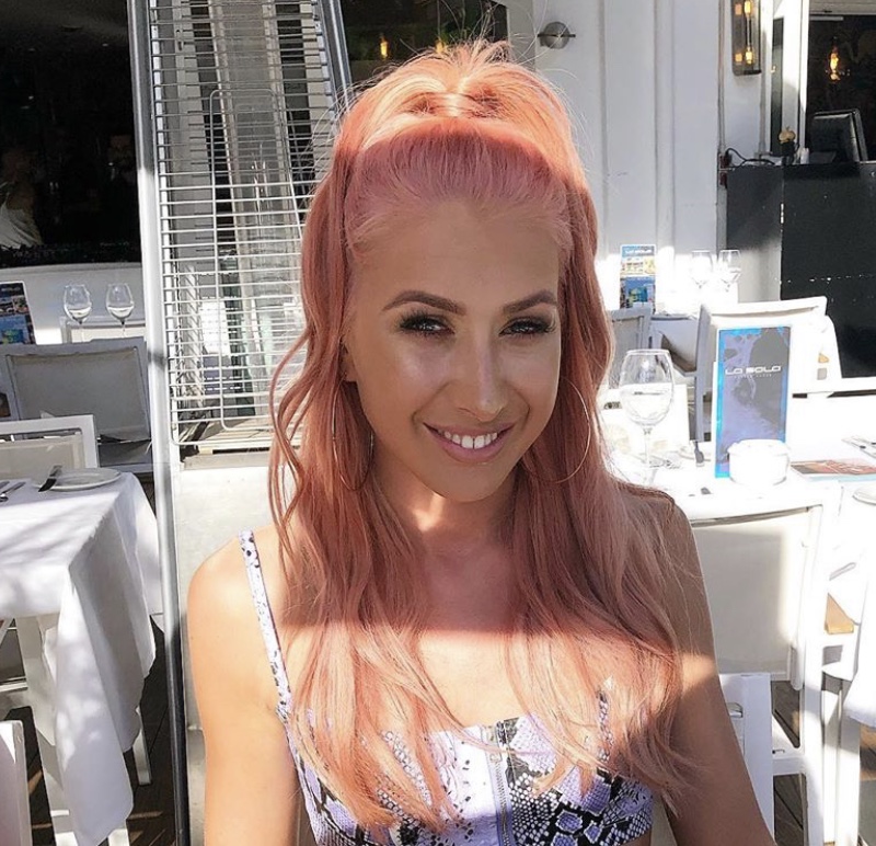 My name is Anna and I am the owner of watch brand Annie Apple