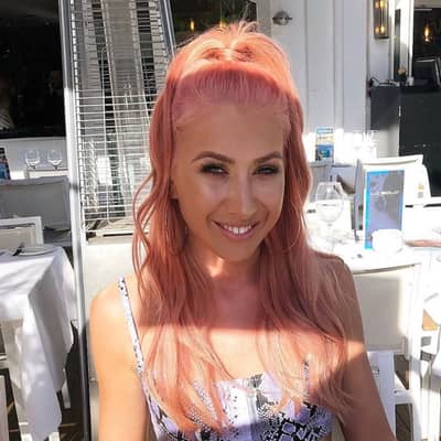 My name is Anna and I am the owner of watch brand Annie Apple