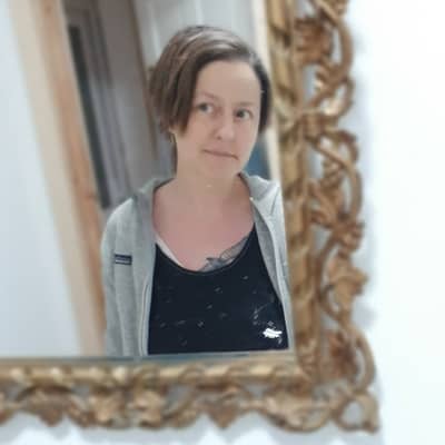 Tina of i can c u in the studio