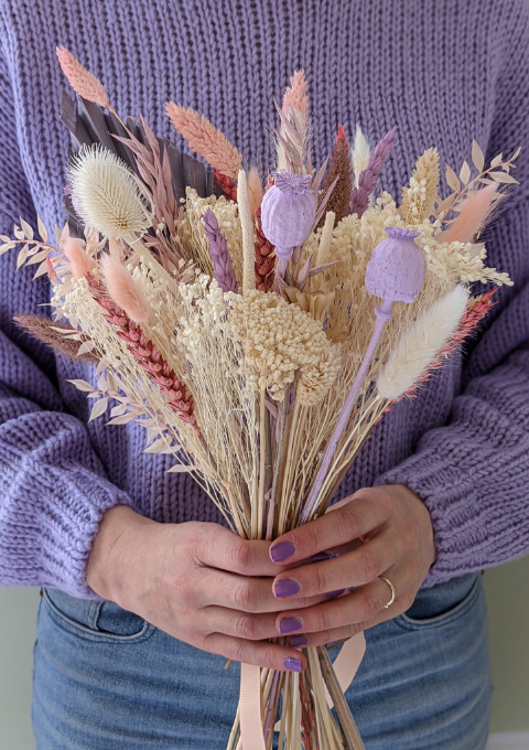 dried flower bouquet in pastels
