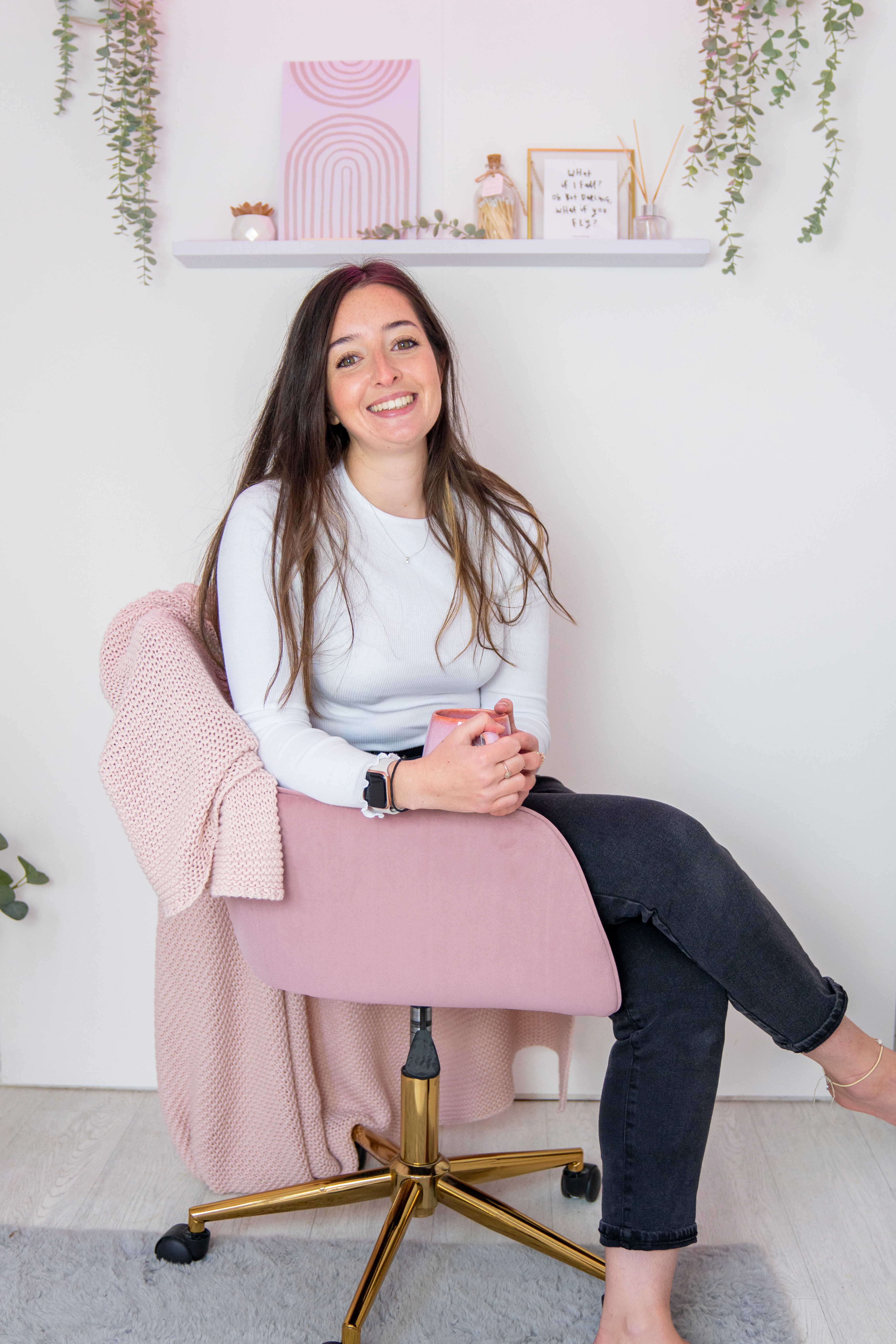 Mia, Owner of AIM Studio Co