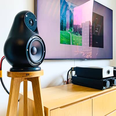The image features the Jern Speaker on a specially shaped stand