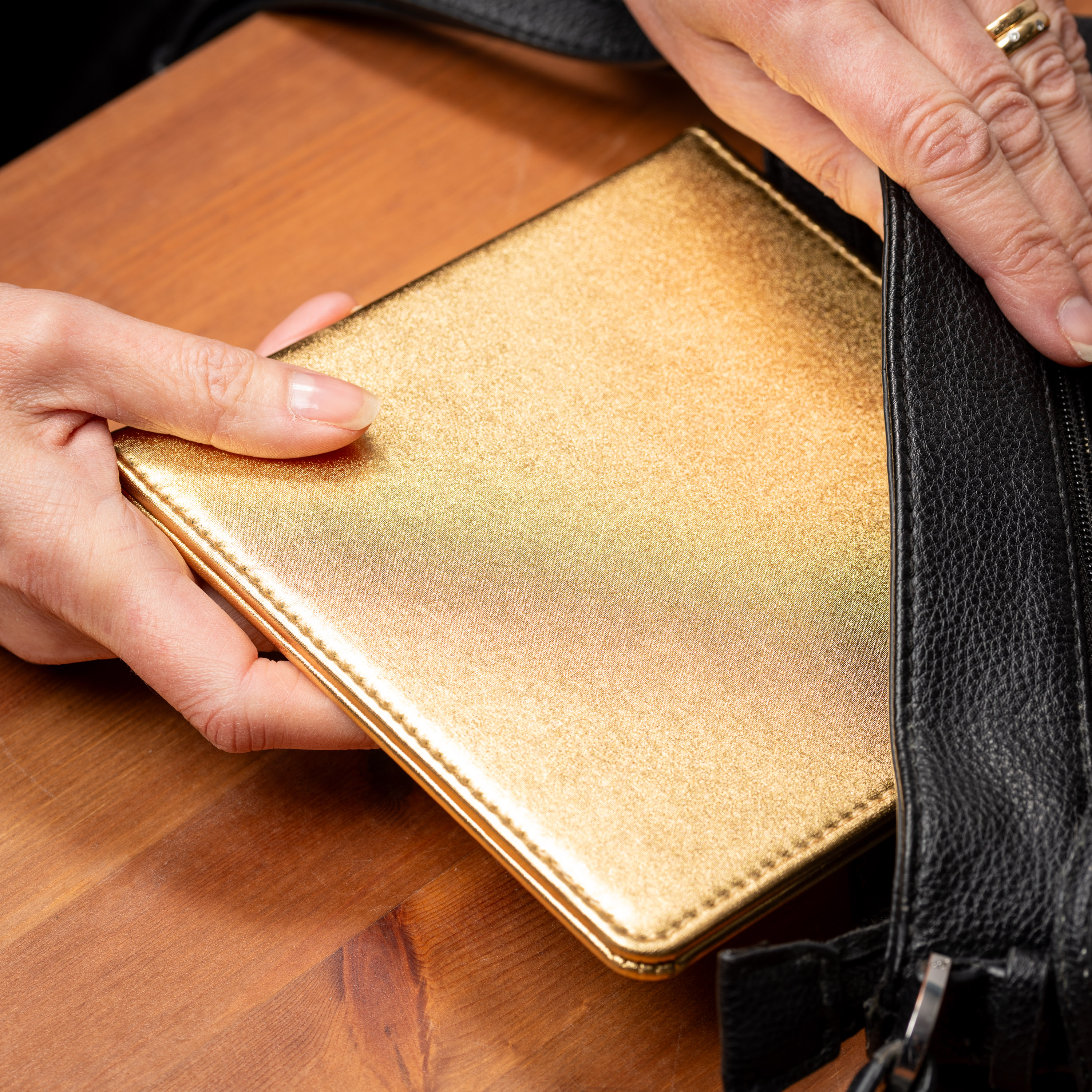 Holographic Permit Cover in Gold Lurex