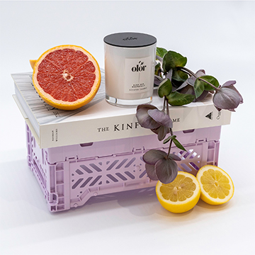 OLOR RUBY RED GRAPEFRUIT LUXURY SCENTED CANDLE 