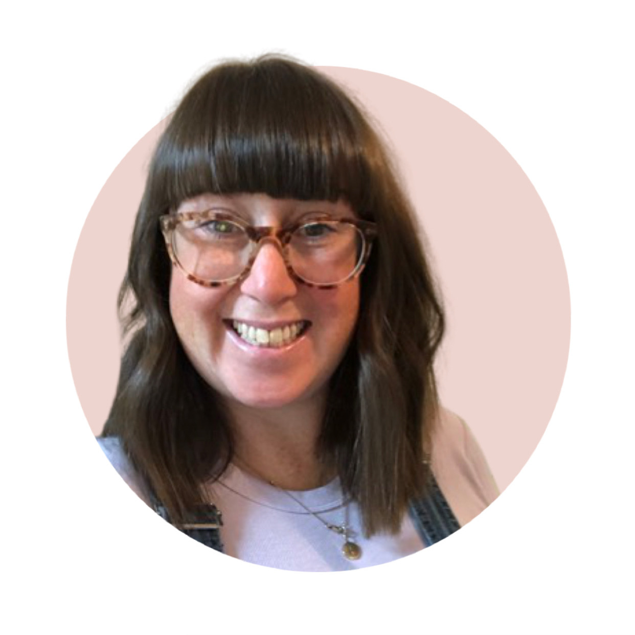 Kate - owner of DaphneRosa in home studio