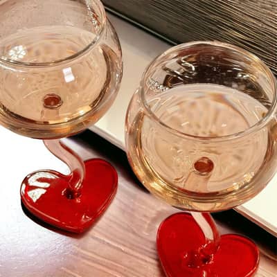 Embrace the magic of love with our Valentine's Day Heart Wine Glasses. Available with or without complementary personalisation ( 2 initials ) These enchanting g
