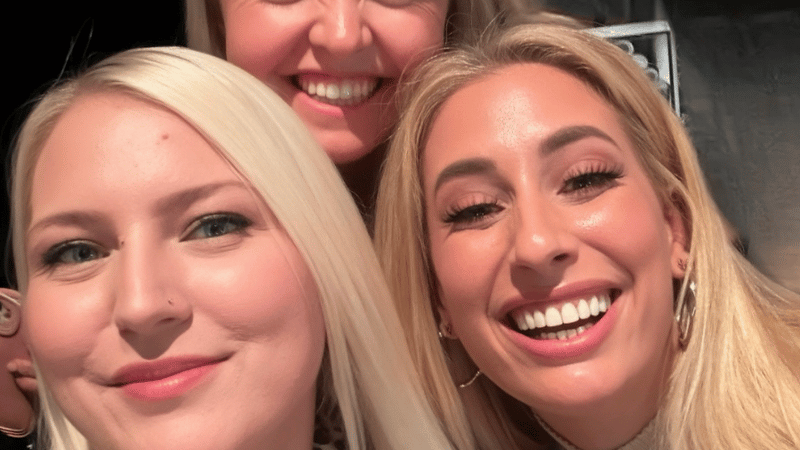 Jody, the founder of Six Stars Creations, receiving a Small Business Sunday (#SBS) award from Theo Paphitis. Holding the official certificate