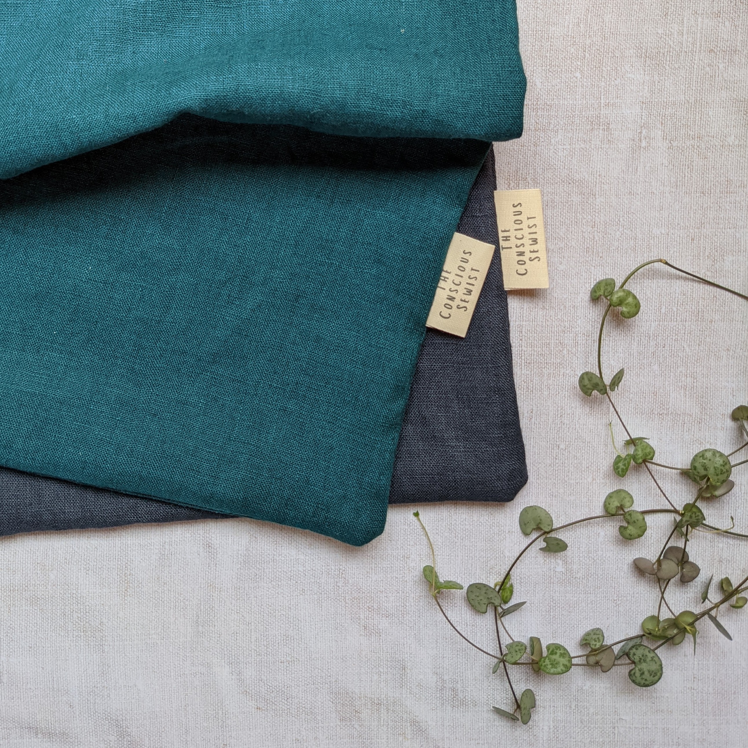 Linen bread bags with woven labels in seams