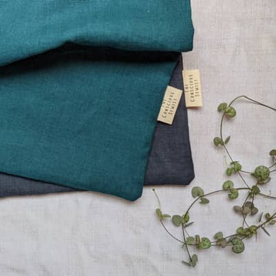 Linen bread bags with woven labels in seams