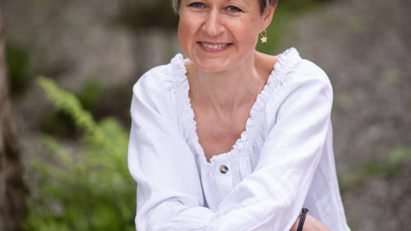 Emily Beckloff is the Founder of the International Elf Service and the International Fairy Service, which specialises in magical personalised letters.