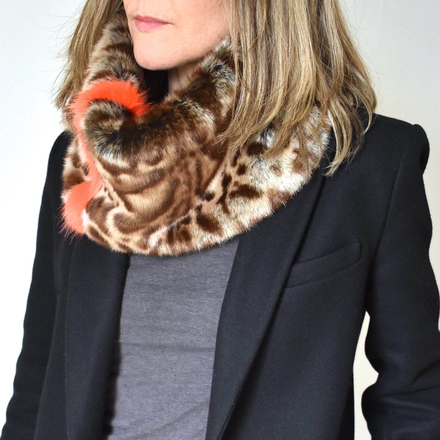 Faux fur collar