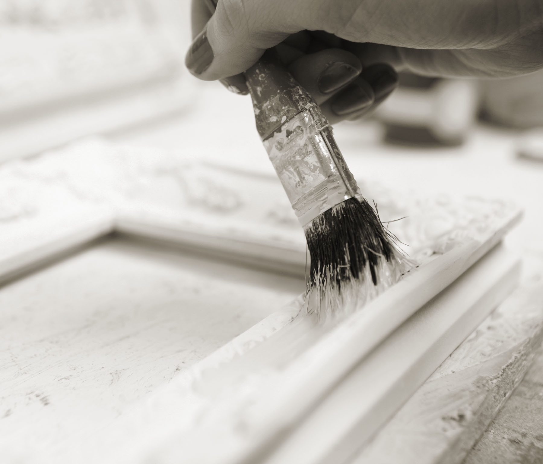 I paint all of the mirrors myself using top quality English paints and waxes and am always happy to create specific required colour finishes.