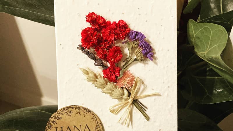 Plantable cards made with dried grasses and flowers. We use non toxic italian potato starch glue making these cards 100% sustainable, 100% plantable 100% green.