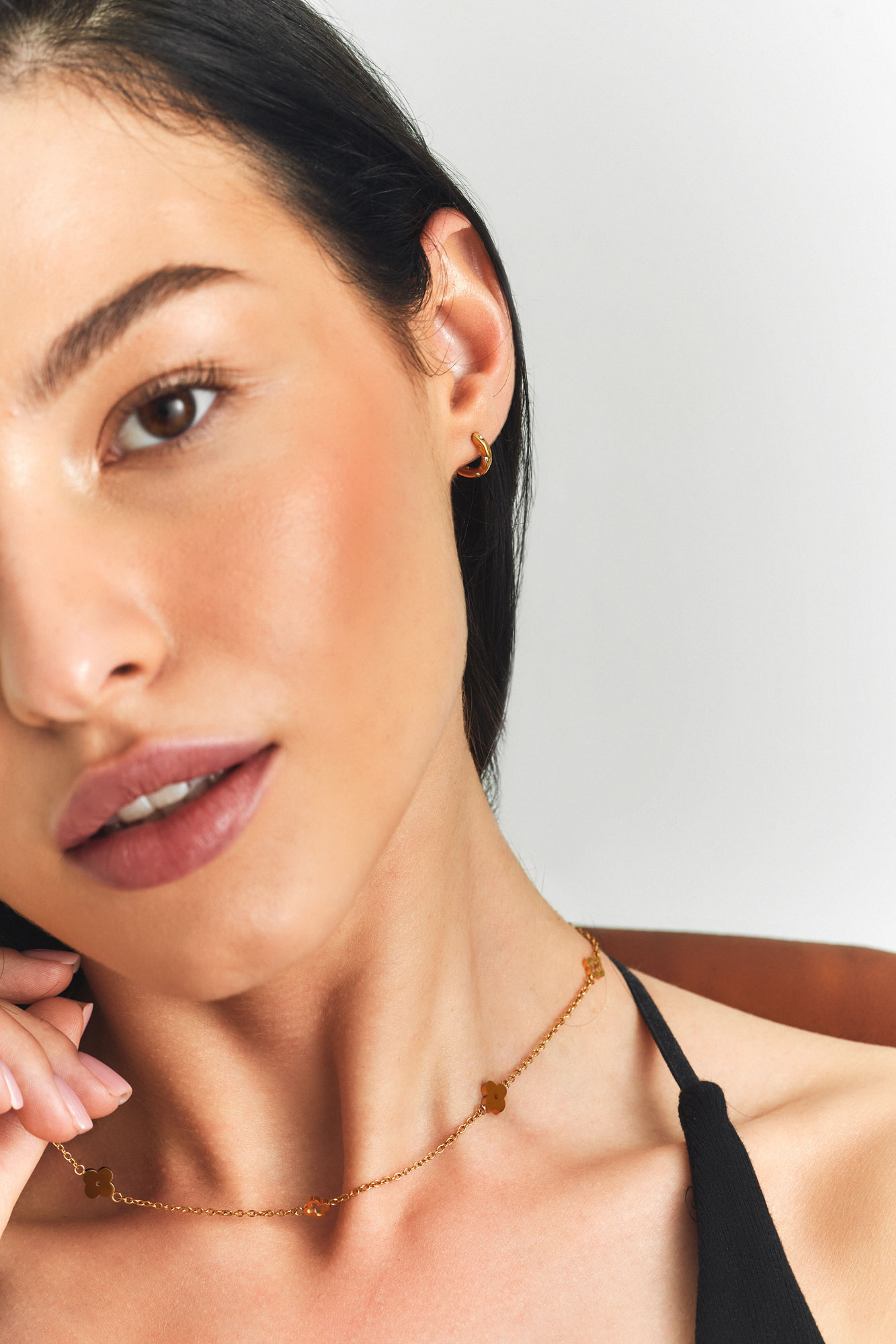 Dainty Womans gold clover Necklace