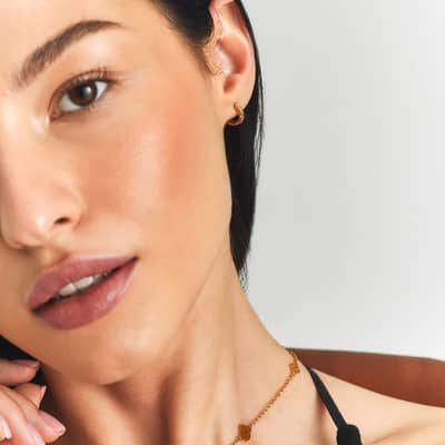 Dainty Womans gold clover Necklace